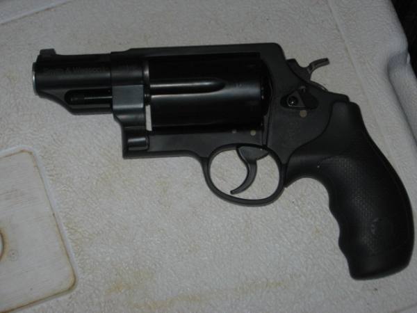 VENDO revolver Smith & Wesson mod. GOVERNOR come nuovo