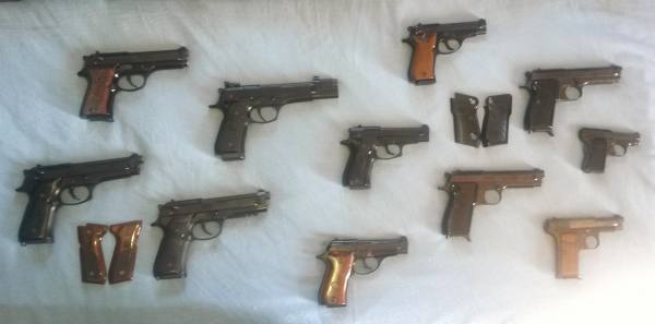 Vendo piccola collezione di undici pistole Beretta  in blocco o singolarmente.