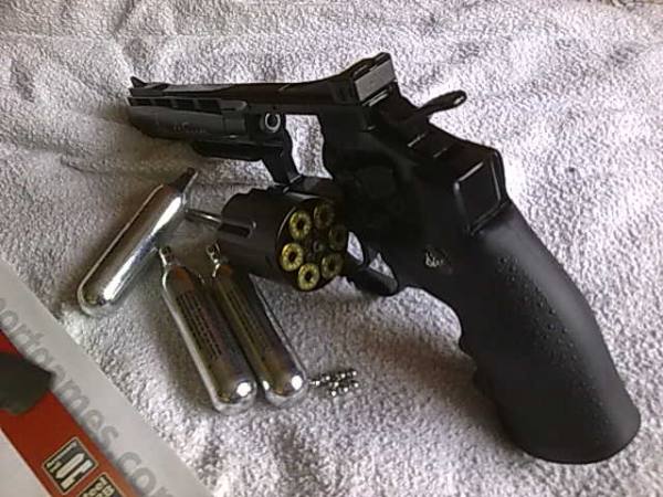 revolver ASG Dan Wesson 4" co2