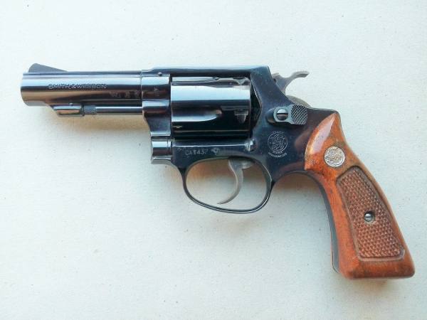 Smith & Wesson 36-1 Chiefs € 380
