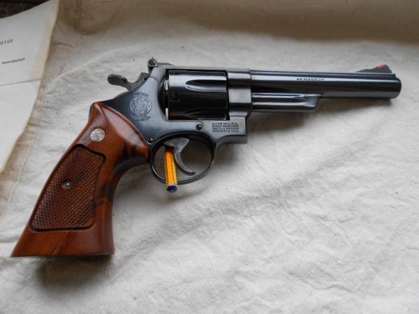 revolver S&W 44 magnum