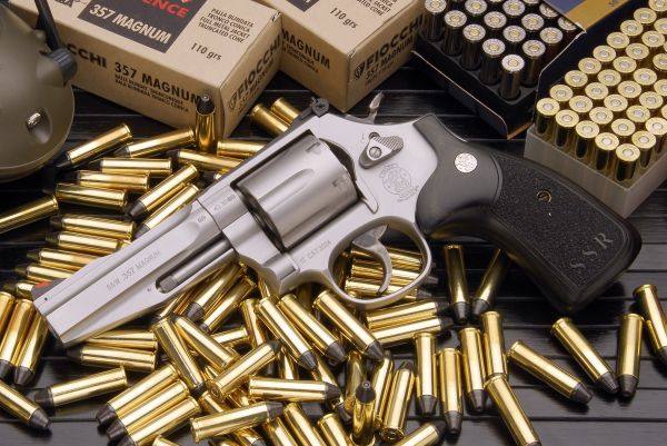 Cerco revolver Smith & Wesson 357 mg 686 SSR Pro Series 4"
