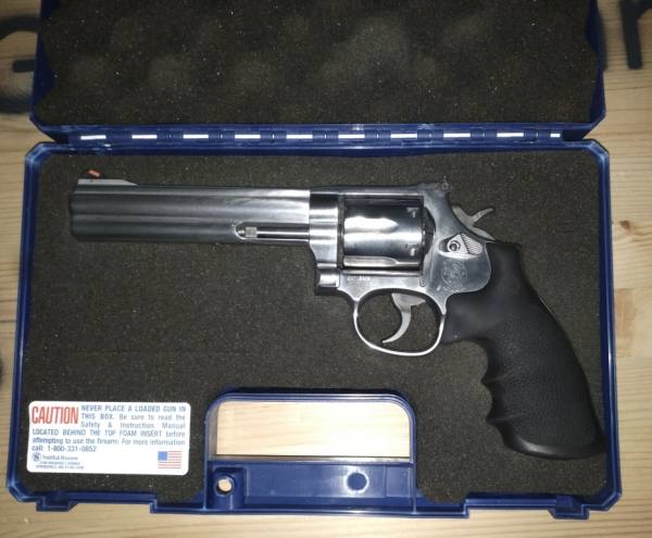 Smith & Wesson 686 .357 Magnum CON DIES RICARICA