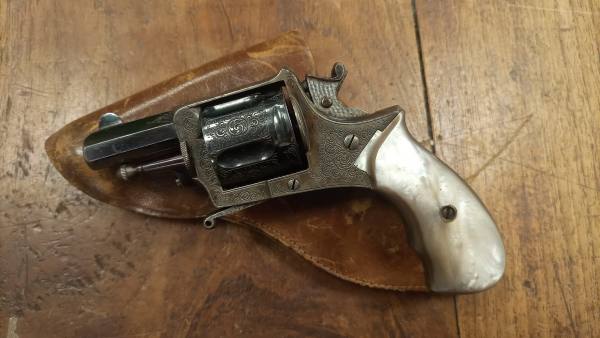 REVOLVER F.N. BROWNING 32 SW SHORT INCISO