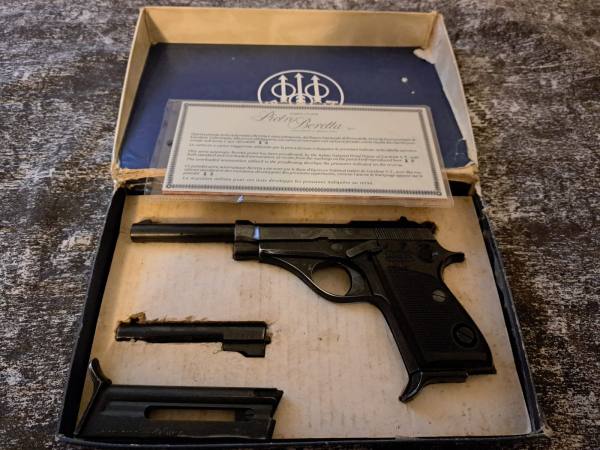 Beretta 71 .22 LR compresa scatola, foglio Beretta, canna aggiuntiva e due caricatori