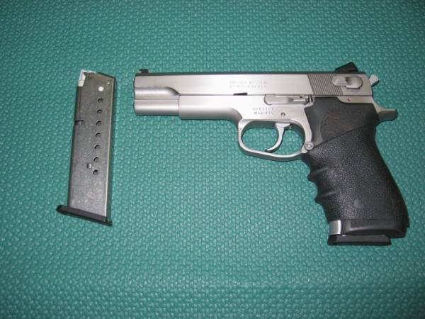 Smith and Wesson 1006 in cal 10 auto