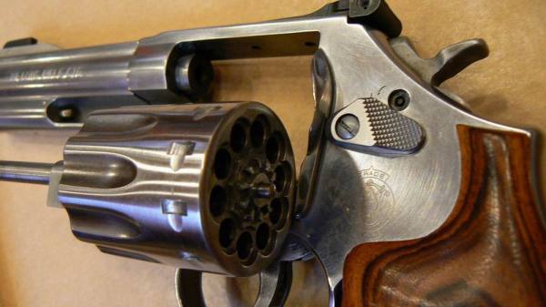Revolver SMITH & WESSON  617-6 cal. 22 lr