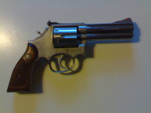 revolver 44 mag.