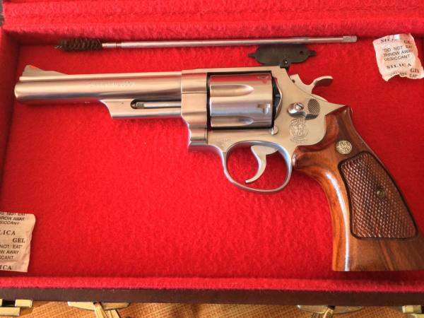 Vendo 44 Magnum Smith & Wesson CAT . 1966 OTTIME CONDIZIONI CON VALIGETTA