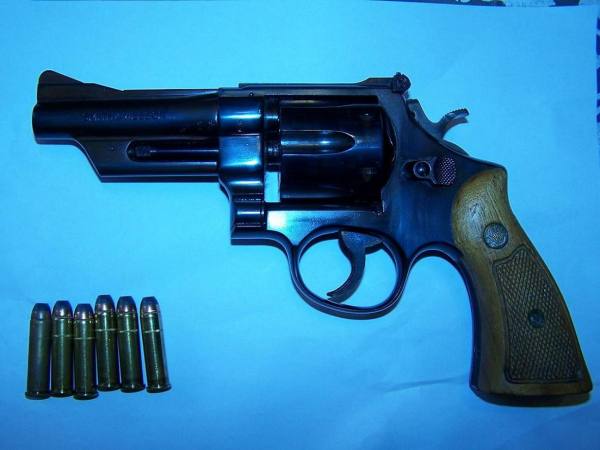 REVOLVER SMITH & WESSON cal. 357 Magnum mod. 28-2 HIGHWAY  PATROLMAN 4”