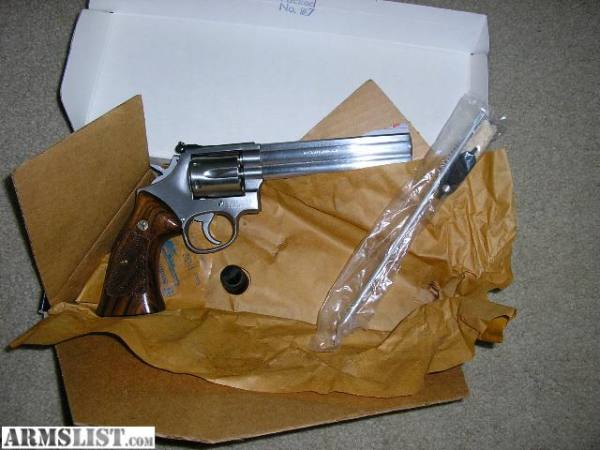 Cerco Smith & Wesson 686-3 canna da 6 pollici