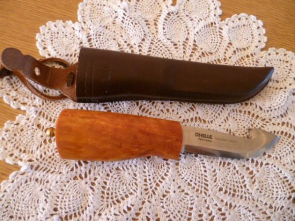 Originale  Svedese  HELLE...Norway...coltello manico in legno..con Fodero.. per Ungulati...COME.NUOVO