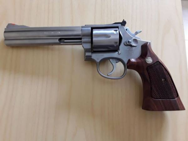 Vendo Smith & Wesson 357 magnum 686  condizioni pari al nuovo