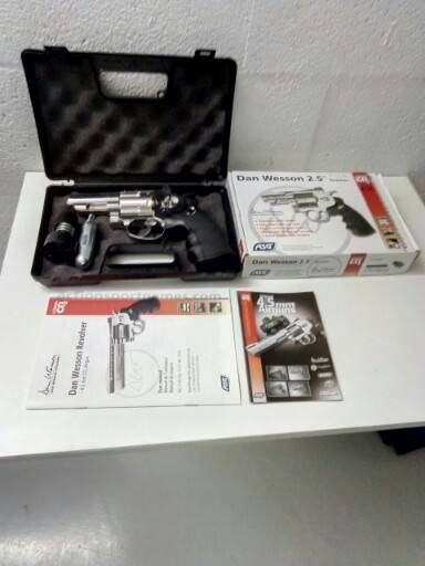 Vendo revolver Dan Wesson co2 bb Libera vendita