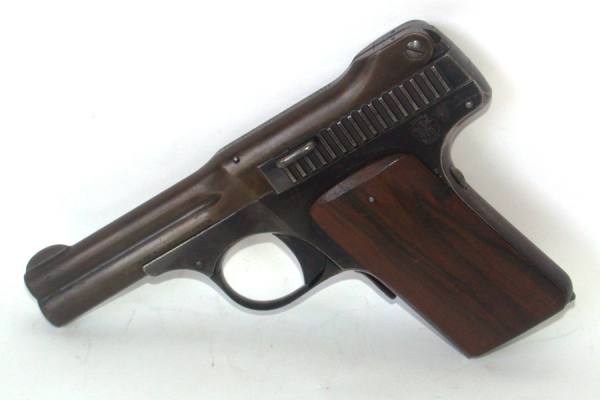Pistola semiautomatica Smith & Wesson mod. 1913 - cal. 35