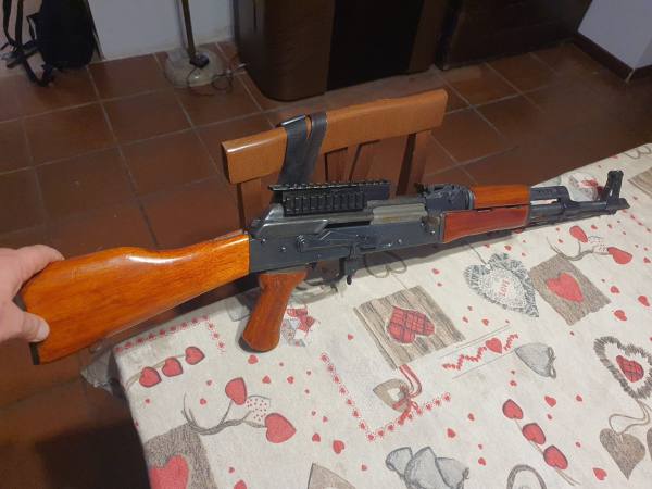Fucile D’ASSALTO AK 47