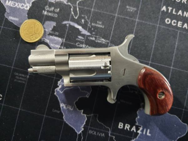 Vendo mini revolver 5 colpi