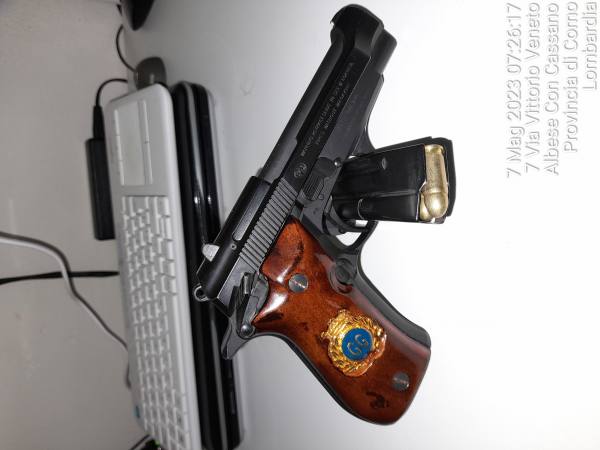 Vendo 2 Pistole:    Beretta 84FS    Beretta 81BB