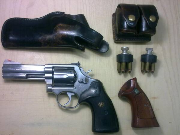 Vendo Revolver S&W 357 Magnum + Accessori