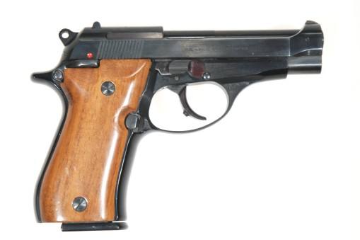 cedo e consegno beretta 81 da collezione,mai sparato